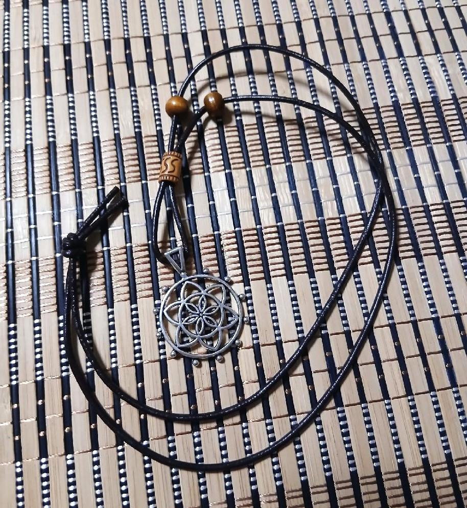 Šňůrkový náhrdelník pentagram, dřevo - hovězí kůže (BD1033)