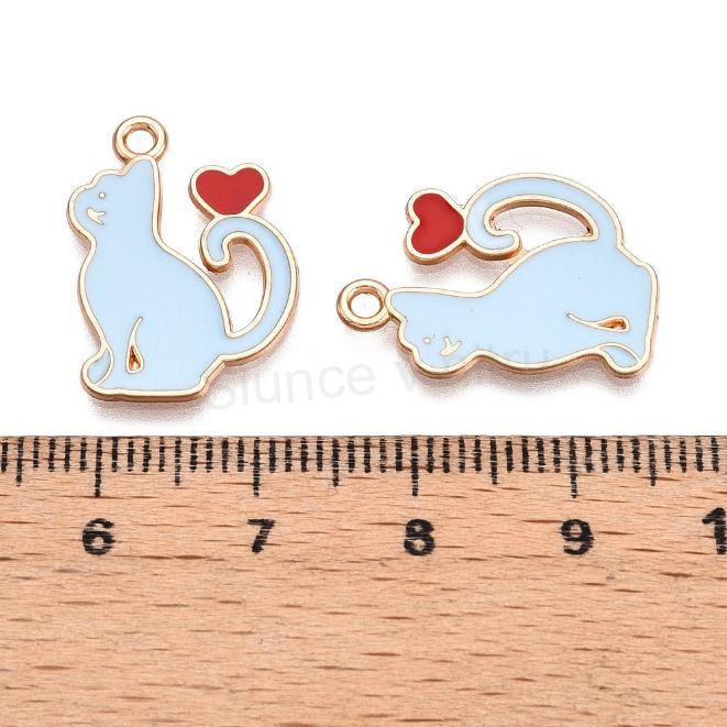 Přívěsek kočička, kočka se srdcovým šarmem 21 x 15 mm (AA440)