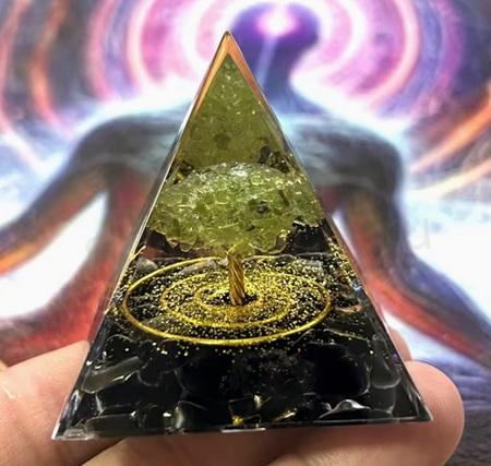 Orgonitová pyramida - noční krása, strom života 5,5 x 5,2 cm (PP219)