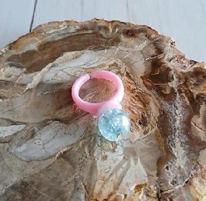 Dětský prsten s korálkem a čirým zirkonem – růžovo‑modrý (BP591)