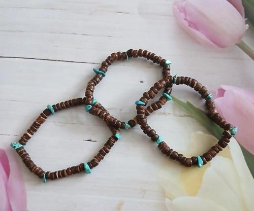 Korálkový kokosový dřevěný náramek s tyrkysem, korálky 5,3 mm (BC662)