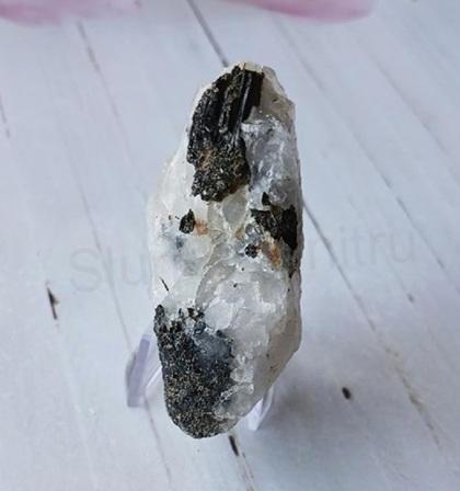 Minerální kámen turmalín‑skoryl (36,68 g) (X2259)
