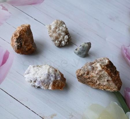 Minerální kámen směs drúz (129 g) (X2264)