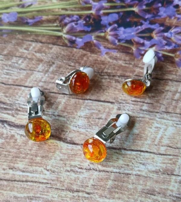 Klipsové náušnice – imitace jantaru 10 mm (BB1039)