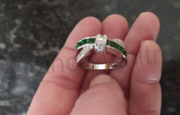 Postříbřený prsten s křišťály a drahokamy (BE54)