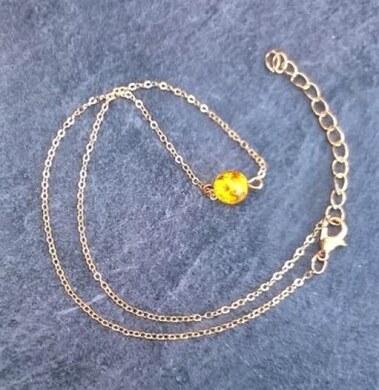 Náhrdelník s přívěškem Jantaru Resin kulička (X155)