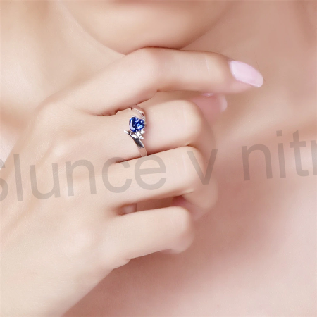 Postříbřený prsten s Tanzanitem a topazy (BE95)