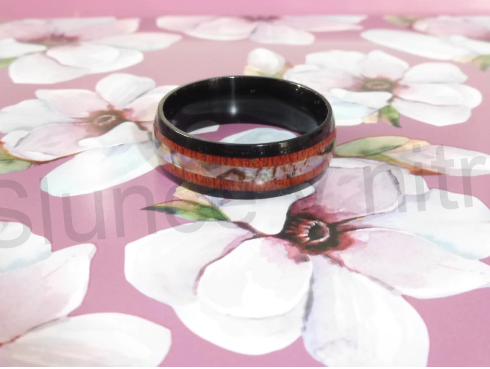 Pánský prsten z černé chirurgické oceli a havajské koa dřevo (BP236)