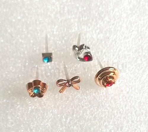 Hypoalergenní puzetové náušnice s kamínkem – varianta 15 (BB267)