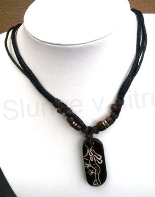 Náhrdelník Orientální dřevěný přívěšek na provázku (BD29)