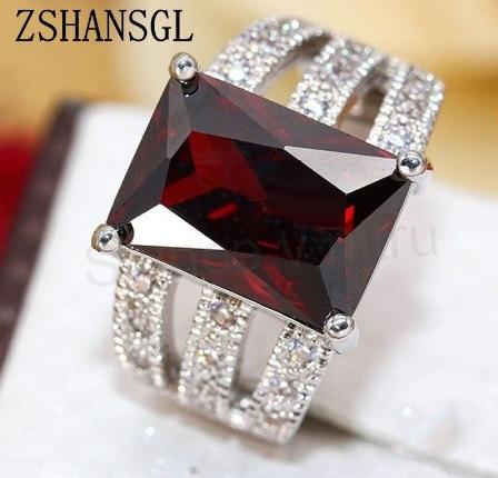 Postříbený prsten s rubínem a zirkony (BE83)