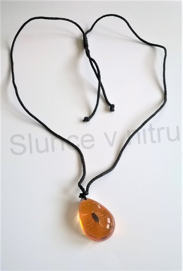 Provázkový náhrdelník přívěšek se štírem (BD32)