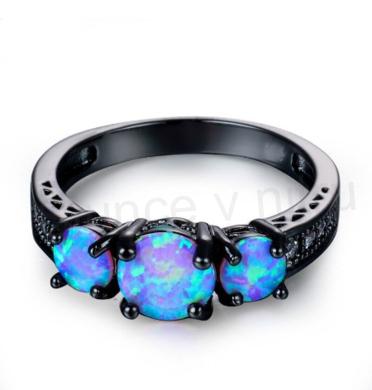 Černý prsten s opálem a zirkony velikost 60 (BP124)