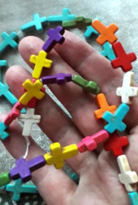 Tyrkysový kříž z minerálů - 12,3 x16 mm bílý (X231)