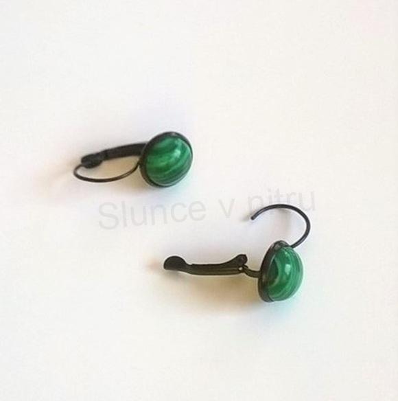 Minerální černé malachitové náušnice, kabošon 10 mm (X245)