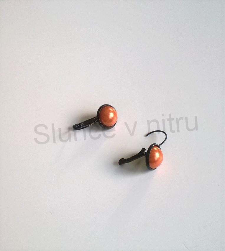 Černé náušnice s  perleťovou perlou (BB349)