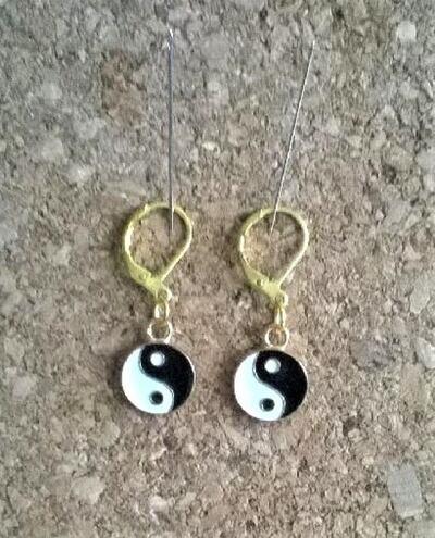 Jemné náušnice Jin a Jang z chirurgické oceli (BB356)