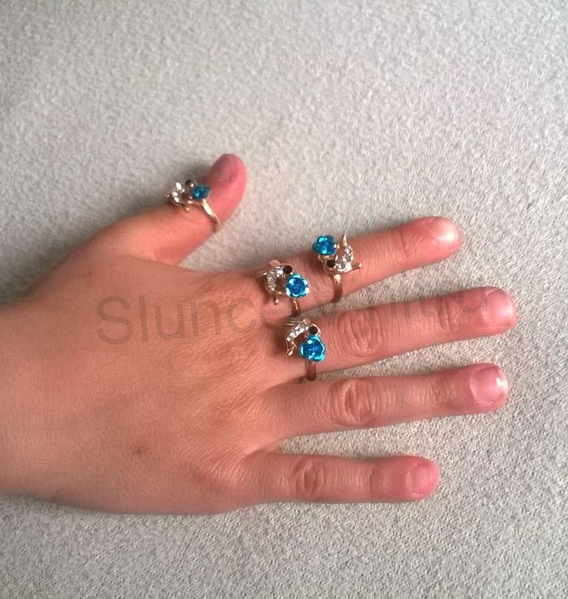 Nastavitelný drobný prsten delfín s křišťály (BP109)