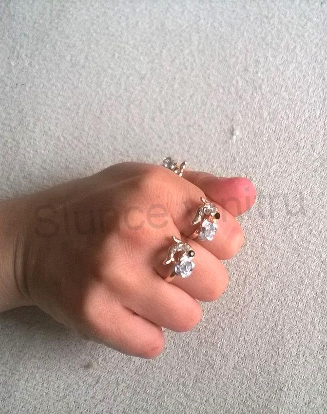 Nastavitelný drobný prsten delfín s křišťály (BP46)