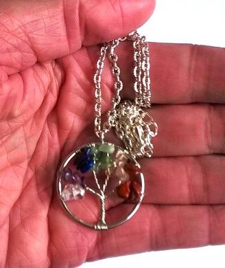 Postříbřený náhrdelník Strom života - Čakrový (X485)