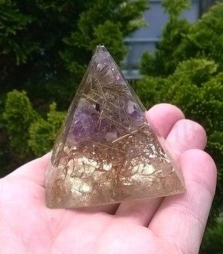 Orgonitová pyramida s ametystem 5 x 5,1 cm (X498)