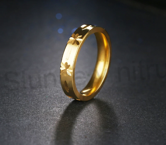 Prsten z chirurgické oceli s ozdobami 4 mm (BP299)