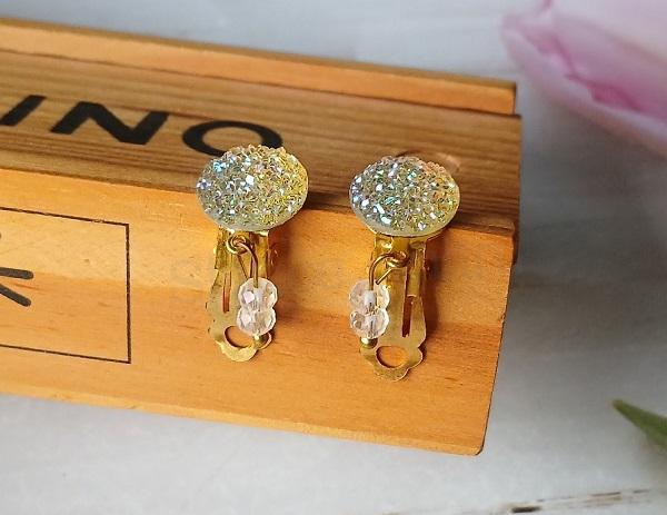 Náušnice klipsy ozdobné měnicí barvu na světle 12 mm (BB458)