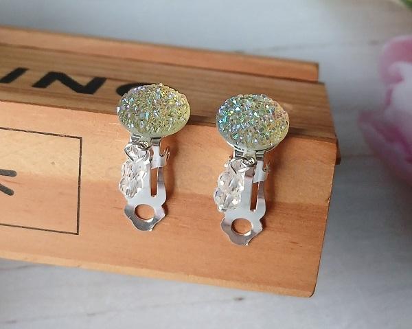 Náušnice klipsy ozdobné měnicí barvu na světle 12 mm (BB467)