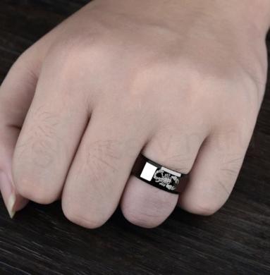 Černý prsten z chirurgické oceli / titán - Skorpion (BP304)