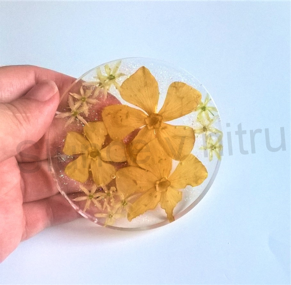 Orgonitový podtácek z přírodných květin (PP3)