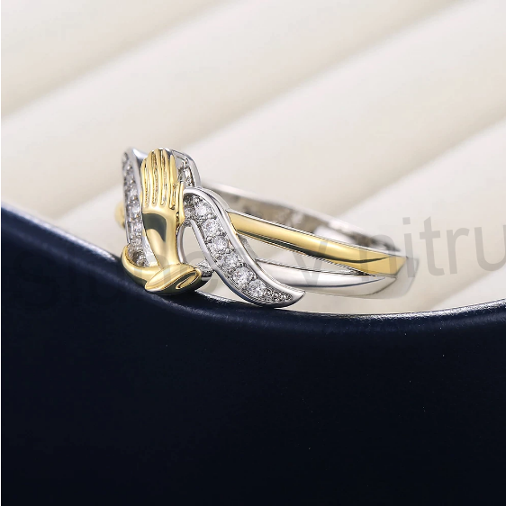 Postříbřený prsten Ruce se zirkony - pozlaceno (BE201)