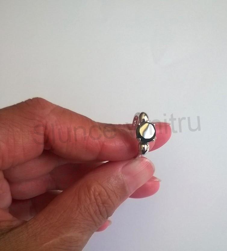 Postříbřený prsten s Černým Spinelem a ozdobami (BE203)