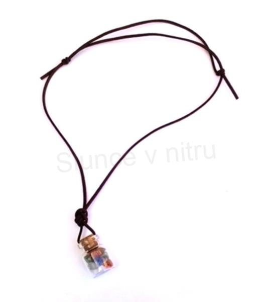 Amulet – mix minerálních kamínků v lahvičce + kožený řemínek hnědý (X539)