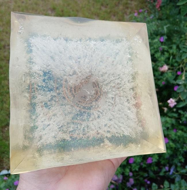 Orgonitová pyramida - s frost efektem Ledová námraza + noční fluo osvícení 16,2 x 14,5 cm (PP58)