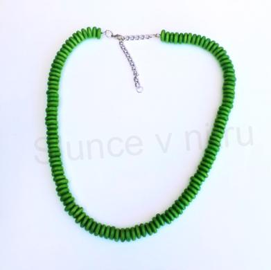 Dřevěný zelený korálkový náhrdelník na zapínání (BD390)