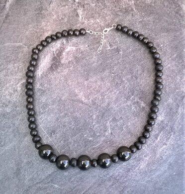 Dřevěný náhrdelník na zapínání - černý (BD392)