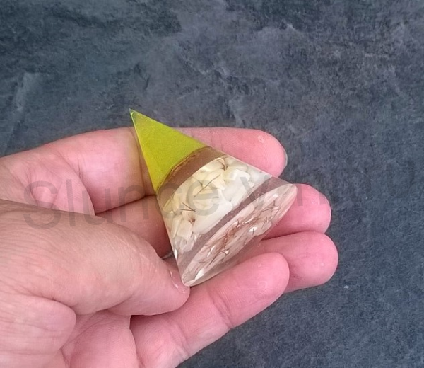 Orgonitový kužel - s lasturou a fluho špičkou 5x4,1 cm (PP69)