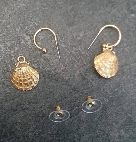 Pozlacené visací třpytivé náušnice Mušle z chirurgické oceli 2v1 (BB503)