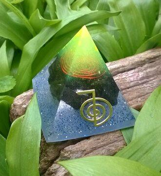 Orgonitová pyramida - šungitové pohlazení 5,7 x 5,2 cm (PP80)