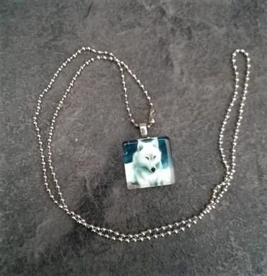 Náhrdelník s přívěškem vlka ve dřevě (BD423)