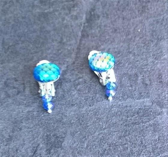 Náušnice klipsy s dračím vzorem měnicí a swarovski korálky 1,2 x 3 cm (BB536)