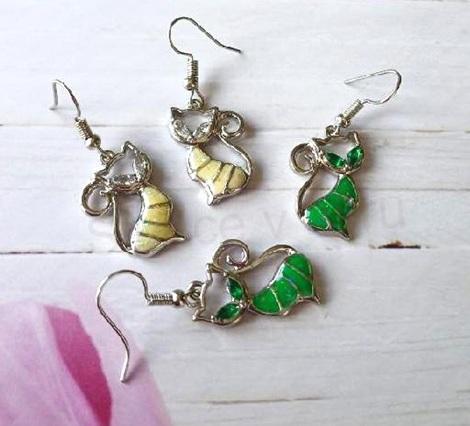 Visací náušnice kočky z chirurgické oceli a opálem číslo 4 (BB553)