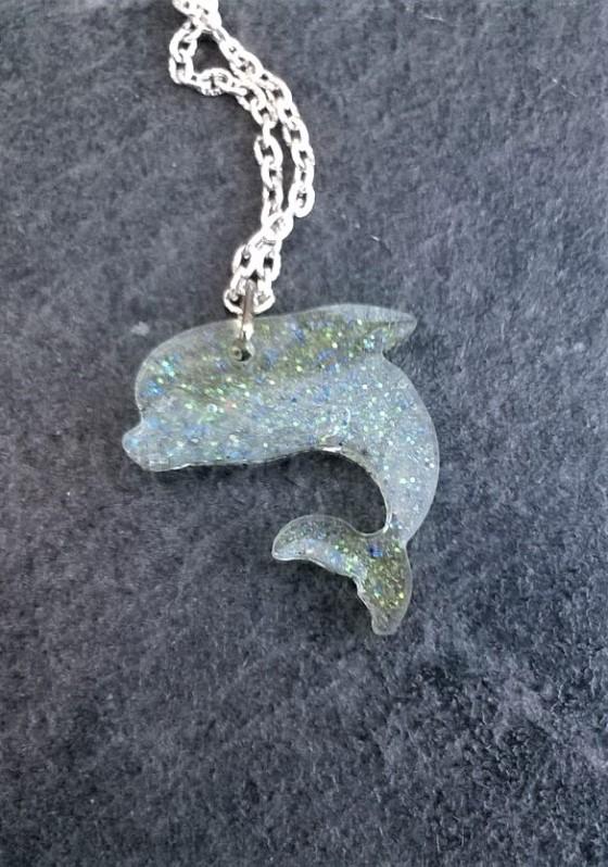 Orgonitový přívěšek Delfín s řetízkem postříbřeno (PP123)