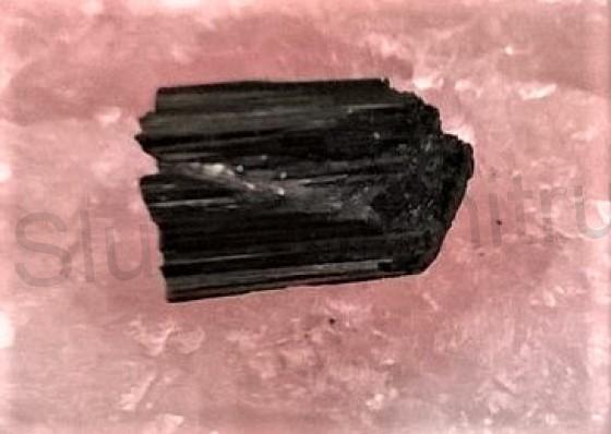 Turmalín surový 11,2 g (Brazílie) (X618)