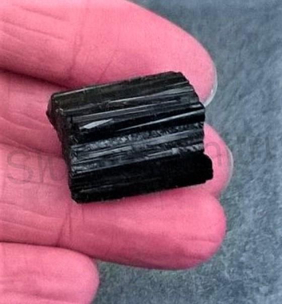 Turmalín surový 13,36 g (Brazílie) (X623)