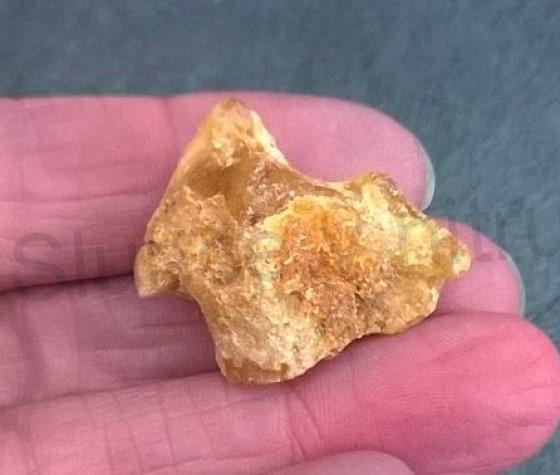 Jantar kopál surový přírodní 3,3 g (X630)