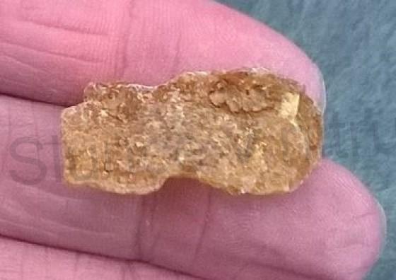 Jantar kopál surový přírodní 2,6 g (X635)