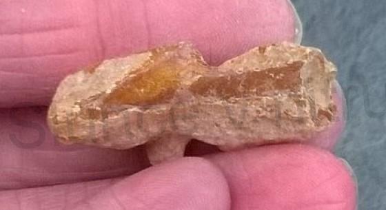 Jantar kopál surový přírodní 3,1 g (X636)