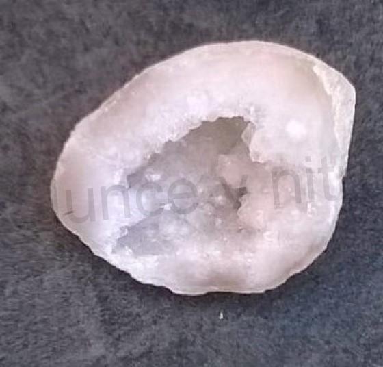 Sněžný Křišťál geoda 26g (Maroko) (X658)