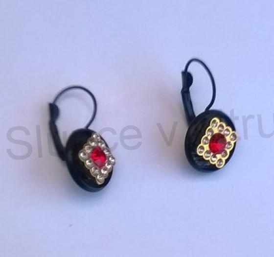 Černé náušnice s kamínky červené (BB570)